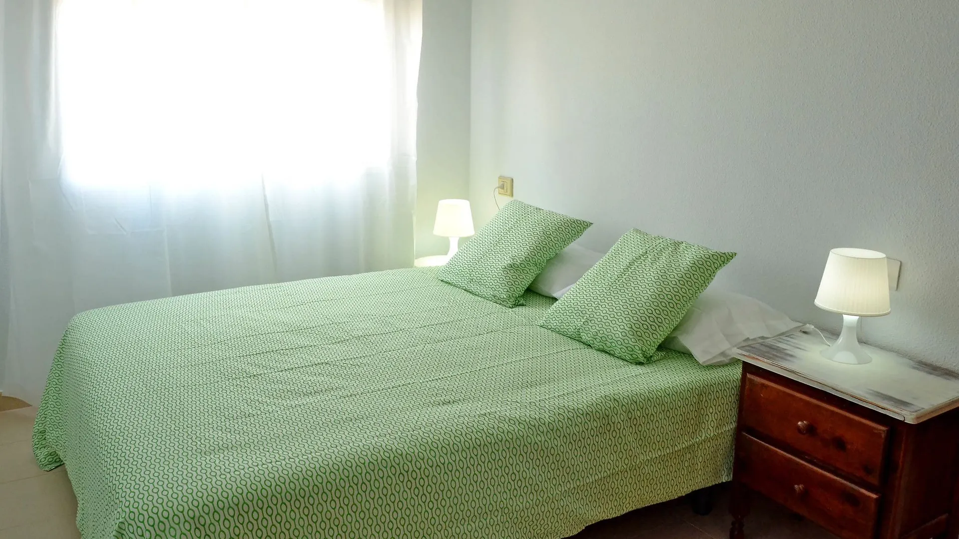 Apartment El Medano, 3 Bedrooms, Pool, Balcony And Parking Arona