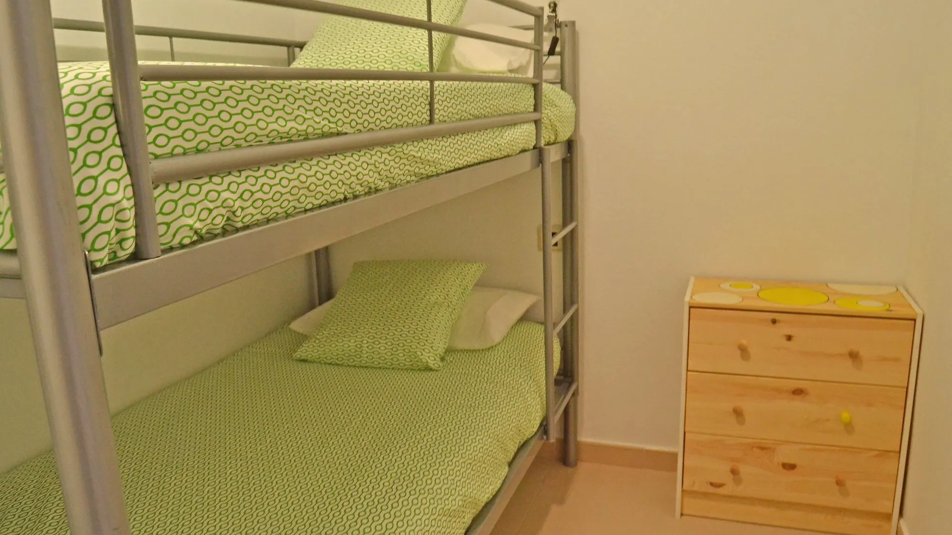 Apartment El Medano, 3 Bedrooms, Pool, Balcony And Parking Arona  Spain